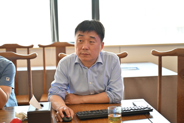 二十位業(yè)內大咖齊聚鄭州，共商校服高品質發(fā)展大計