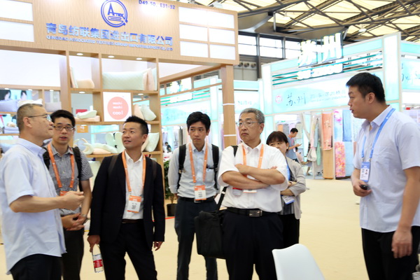 山東292家企業(yè)齊聚31屆華交會，青島家紡展團大放異彩