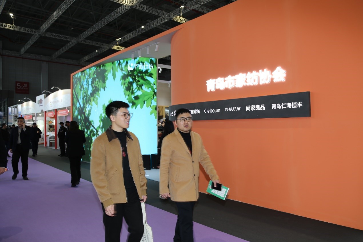 青島組團(tuán)參加intertextile家紡展，副市長(zhǎng)趙燕一行蒞臨考察