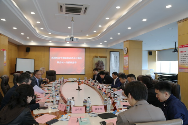 審時(shí)度勢、共商發(fā)展&mdash;中國紡織品進(jìn)出口商會(huì)曹甲昌會(huì)長一行調(diào)研青島家紡行業(yè)