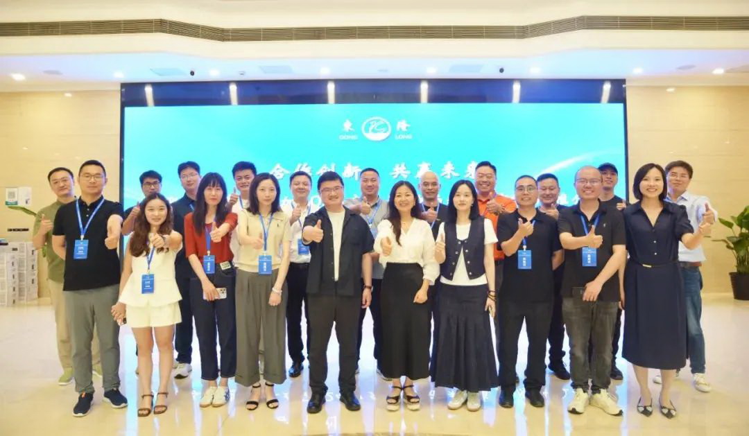 協(xié)同創(chuàng)新、共謀戶外運動服裝新未來，東隆集團成功舉辦2024戶外運動面料/填充原料推介會！