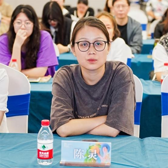 把握展陳設計前沿趨勢，柯橋天天時尚為紡企提供展廳升級實用指南！