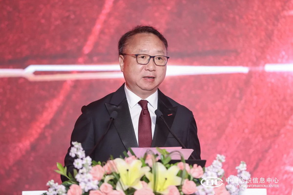 中國(guó)紡聯(lián)會(huì)長(zhǎng)孫瑞哲：以精誠(chéng)為神、以日新為道，為中國(guó)紡織事業(yè)而努力