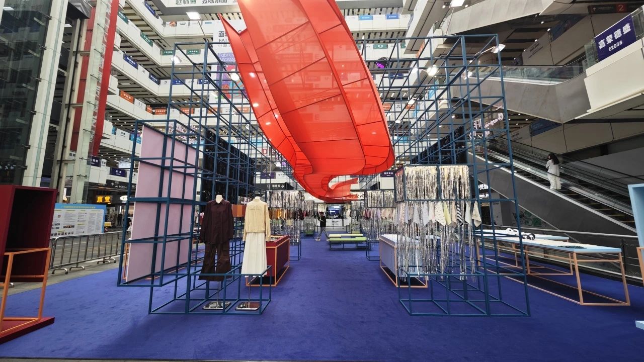 釋放靈感，引領潮流！2025/26秋冬中國紡織面輔料流行趨勢在廣州國際輕紡城精彩發(fā)布！