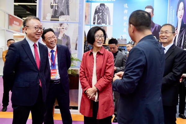 贛州紡織新篇章：2024江西服裝周暨第五屆江西（贛州）紡織服裝產(chǎn)業(yè)博覽會盛大開幕！