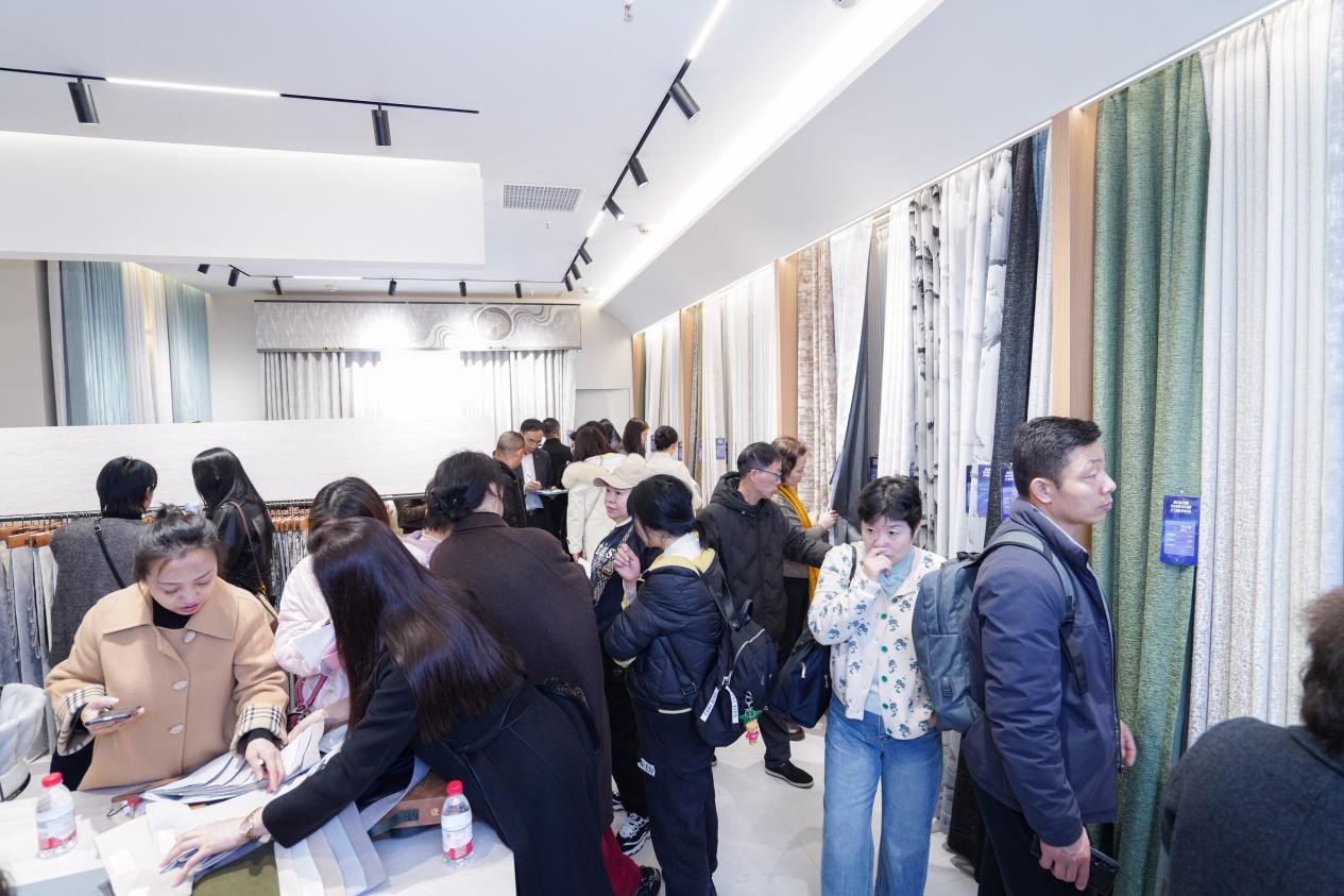 智造織就未來，錦韻潮動(dòng)全球！2025海寧春季家博會(huì)今日啟幕