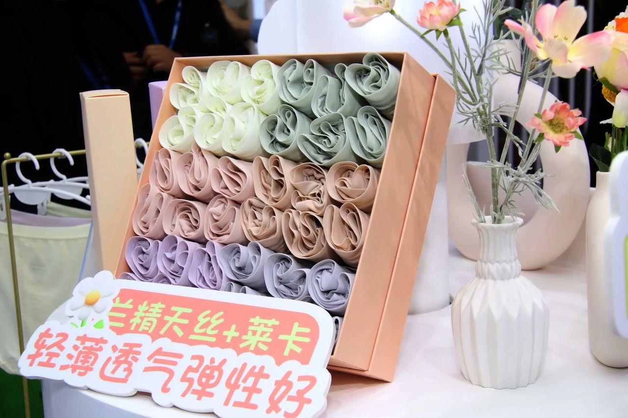 向上生長(zhǎng)對(duì)抗行業(yè)內(nèi)卷！櫻姿娜于潮汕服博會(huì)發(fā)布第三代鉑金蠶絲褲