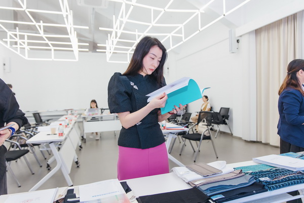 挖掘創(chuàng)新人才，激發(fā)產(chǎn)業(yè)活力！&ldquo;第十屆（2025年）十佳紡織面料設(shè)計(jì)師及培養(yǎng)先進(jìn)單位評(píng)選&rdquo;評(píng)審會(huì)于柯橋舉行