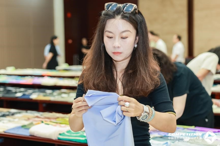 2800款面料&ldquo;綠動(dòng)時(shí)尚&rdquo;，2025第八屆中國生態(tài)環(huán)保面料設(shè)計(jì)大賽評(píng)審會(huì)在盛澤舉辦！