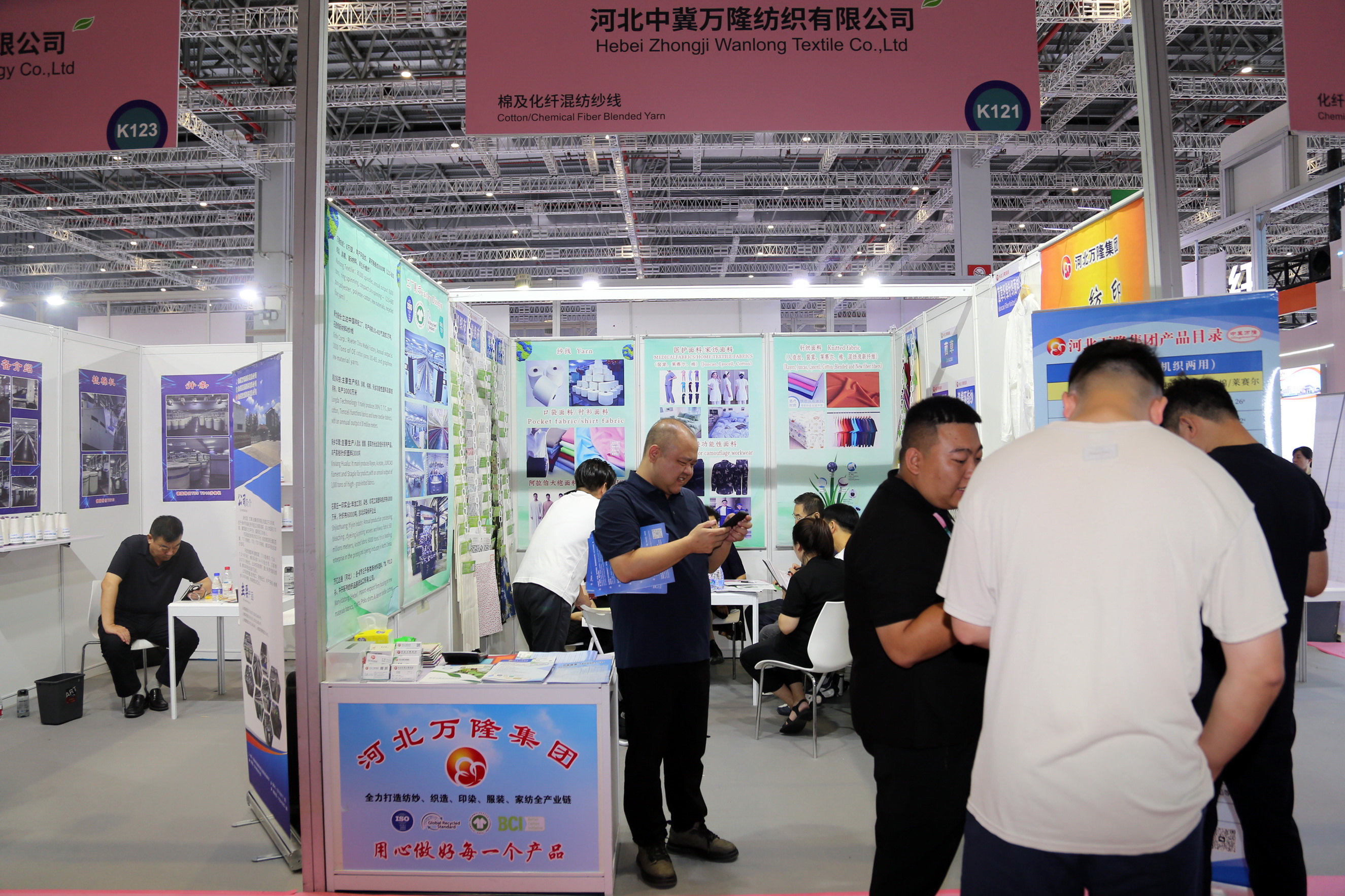 40余家石家莊紡服企業(yè)齊聚滬上，成為中紡聯(lián)秋季聯(lián)展上靚麗的風(fēng)景線