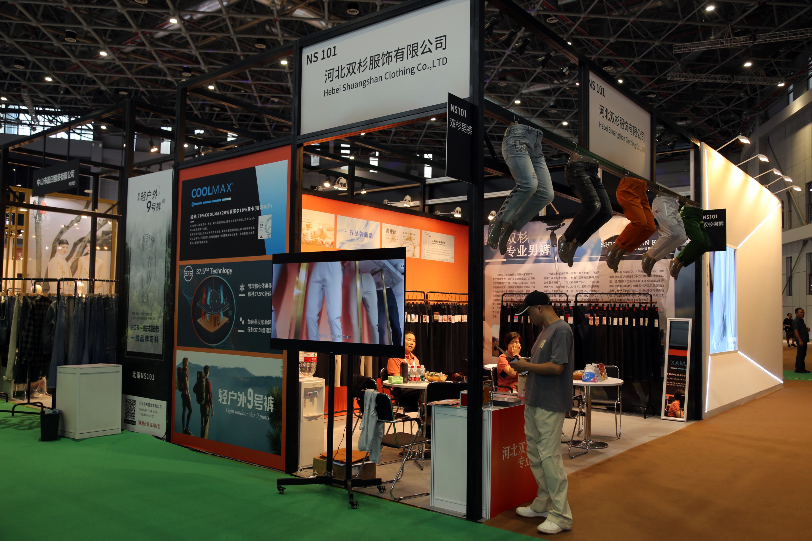 40余家石家莊紡服企業(yè)齊聚滬上，成為中紡聯(lián)秋季聯(lián)展上靚麗的風(fēng)景線