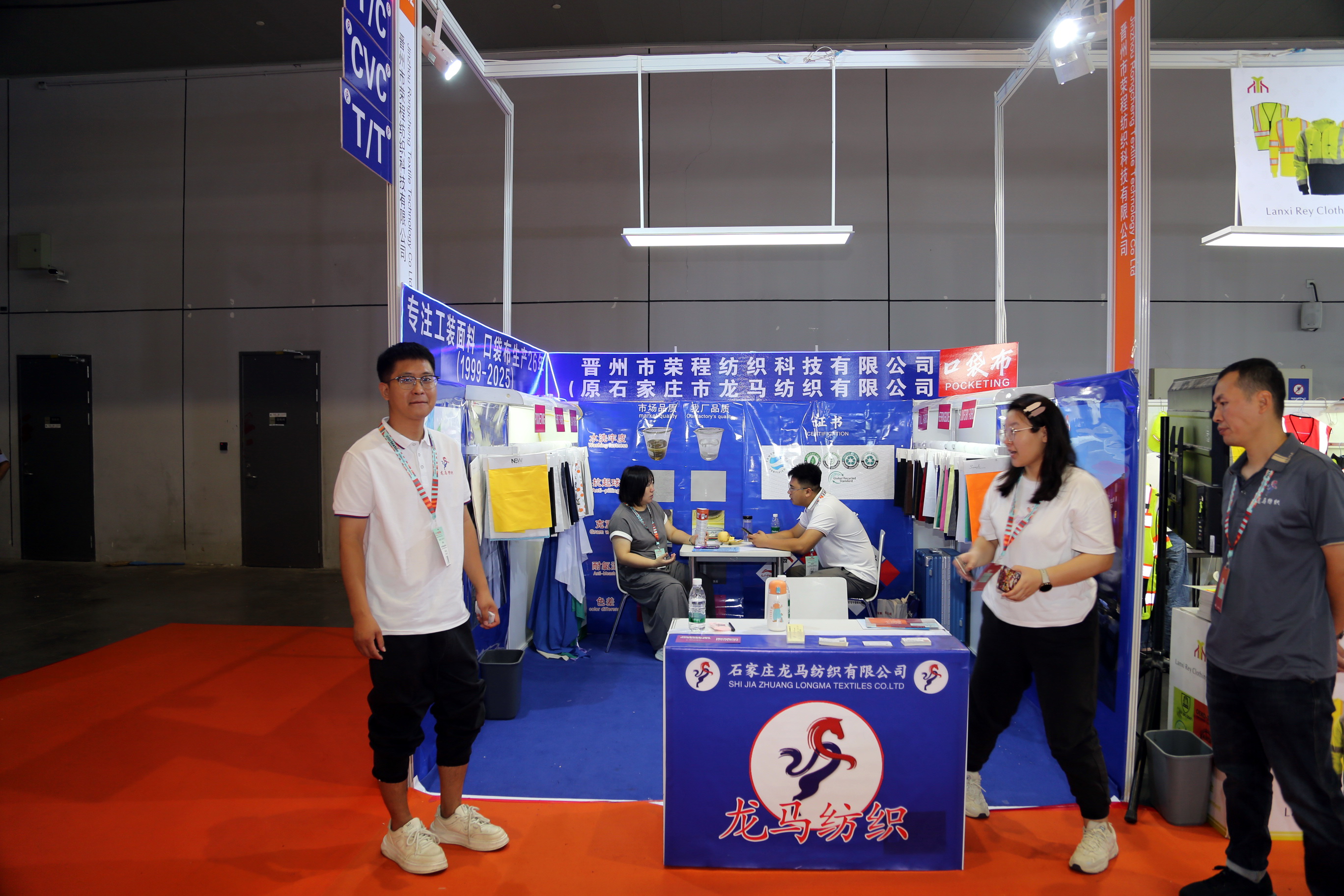 40余家石家莊紡服企業(yè)齊聚滬上，成為中紡聯(lián)秋季聯(lián)展上靚麗的風(fēng)景線