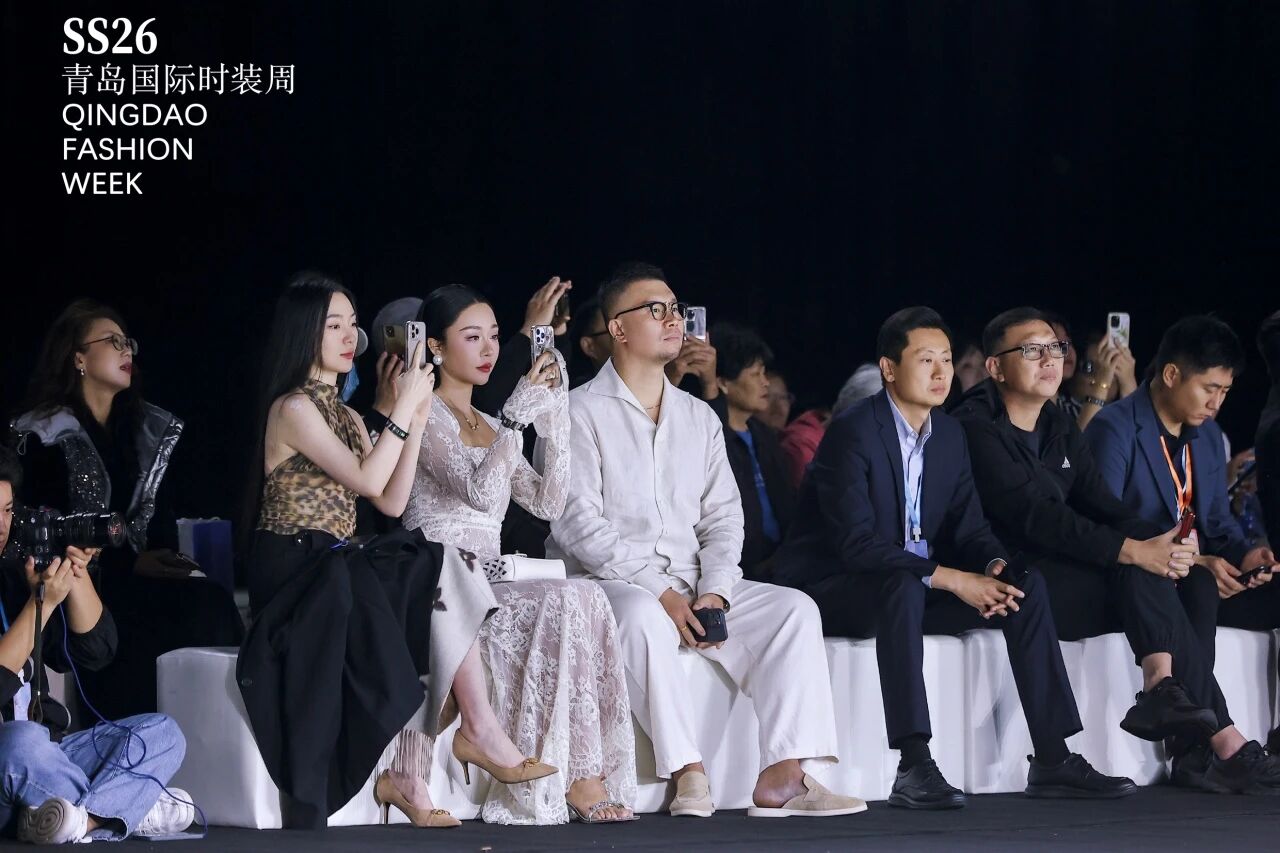 潮涌浮山灣畔 時(shí)尚綺夢(mèng)啟航--2025中國（青島）國際時(shí)裝周盛大啟幕！