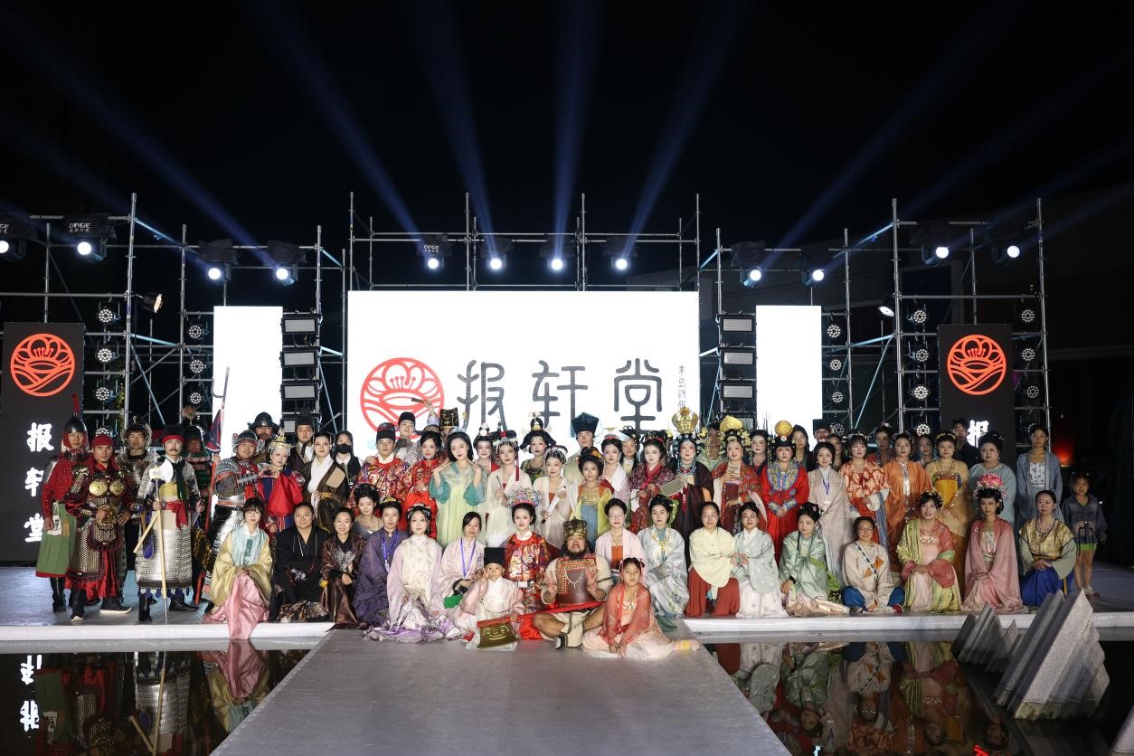 &ldquo;華秀&rdquo;璀璨，紡織谷變身老城區(qū)時(shí)尚秀場(chǎng)