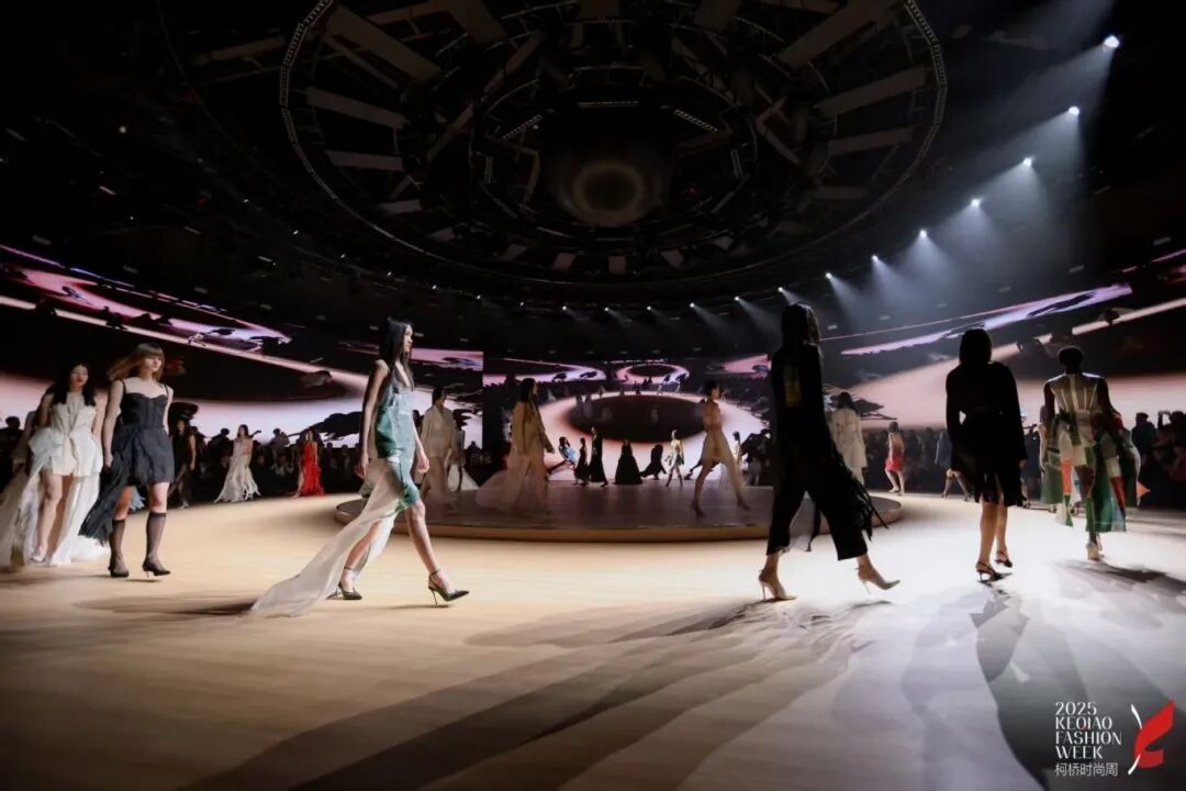 2025柯橋時尚周（秋季）啟幕！十年織夢，時尚共鳴&ldquo;洄響&rdquo;千年紡都