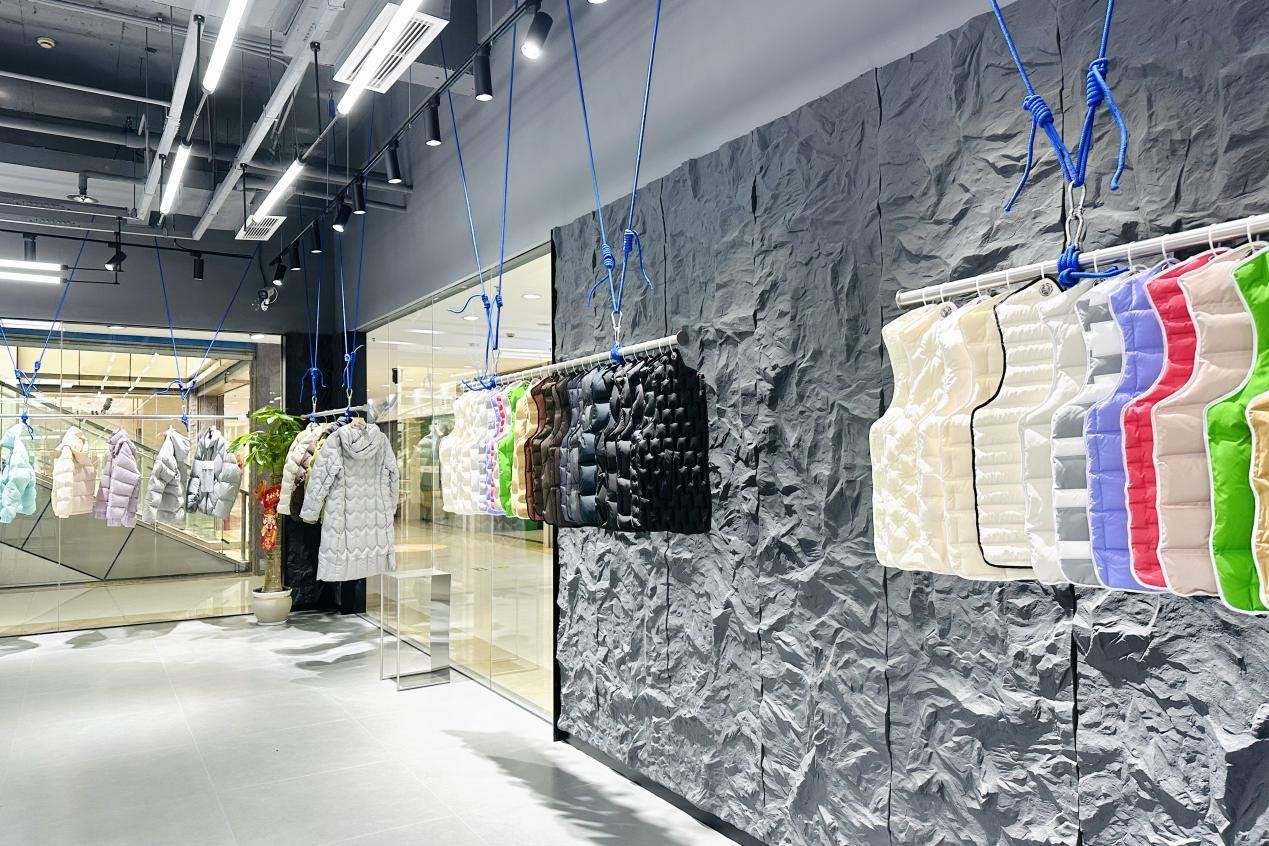 嘉耀紡織&石巖川入駐中國(guó)輕紡城：以科技戶外功能面料撬動(dòng)品牌快反新藍(lán)海