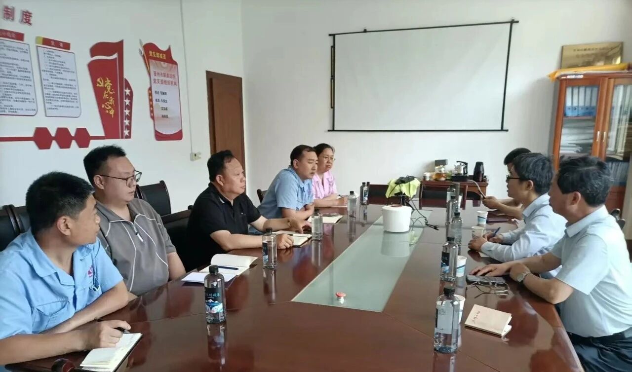  &ldquo;中國夢&middot;勞動美&rdquo;全國職工宣講團(tuán)財(cái)貿(mào)輕紡煙草產(chǎn)業(yè)特色分團(tuán)走進(jìn)校園暨紡織行業(yè)&ldquo;勞模工匠助企行&rdquo;（石家莊站）活動成功舉行