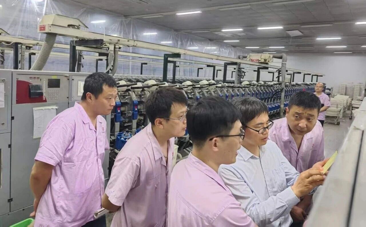  &ldquo;中國夢&middot;勞動美&rdquo;全國職工宣講團(tuán)財(cái)貿(mào)輕紡煙草產(chǎn)業(yè)特色分團(tuán)走進(jìn)校園暨紡織行業(yè)&ldquo;勞模工匠助企行&rdquo;（石家莊站）活動成功舉行